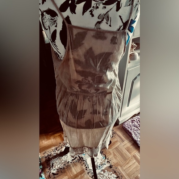 Beautiful lace overlay mini - Picture 6 of 9